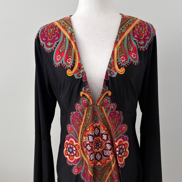 Venus Low Cut V Neck Dress - Picture 4 of 6